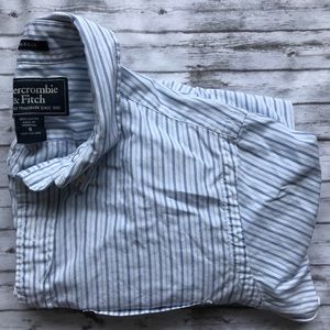 🛒 Men’s A&F Muscle Button Up Sz S